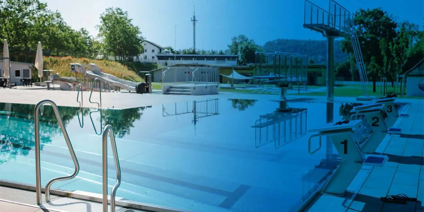 Schwimmbecken
